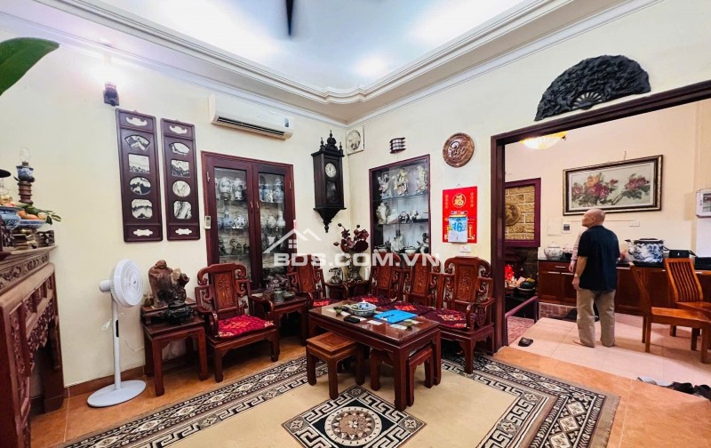 CÓ 102 KHU VỰC CẦU GIẤY NHÀ DÂN XÂY NỘI THẤT GỖ QUÝ SIÊU HIẾM