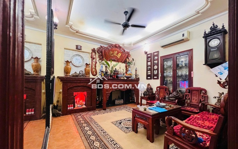 CÓ 102 KHU VỰC CẦU GIẤY NHÀ DÂN XÂY NỘI THẤT GỖ QUÝ SIÊU HIẾM