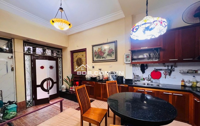 CÓ 102 KHU VỰC CẦU GIẤY NHÀ DÂN XÂY NỘI THẤT GỖ QUÝ SIÊU HIẾM