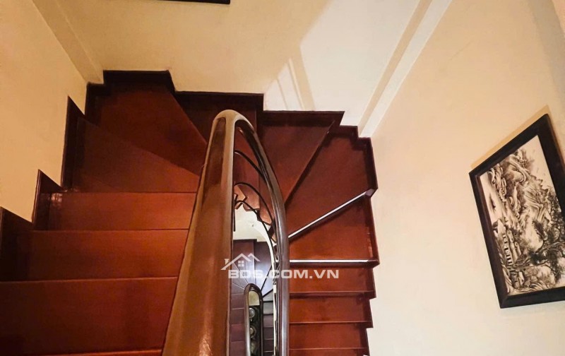 CÓ 102 KHU VỰC CẦU GIẤY NHÀ DÂN XÂY NỘI THẤT GỖ QUÝ SIÊU HIẾM