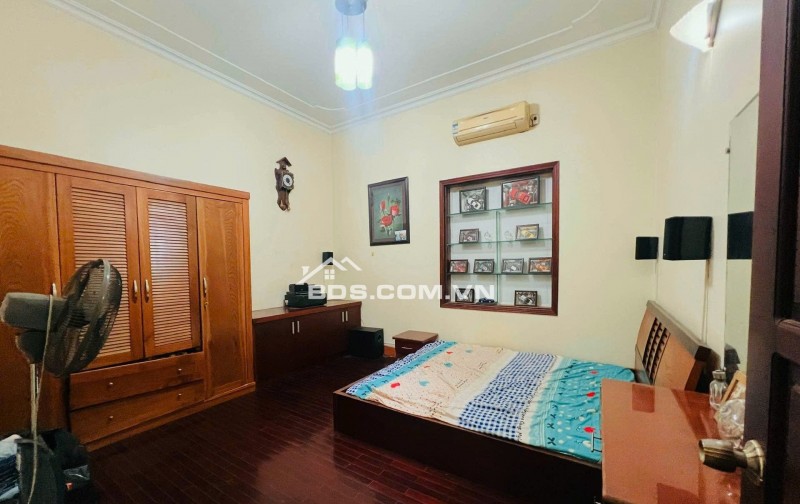 CÓ 102 KHU VỰC CẦU GIẤY NHÀ DÂN XÂY NỘI THẤT GỖ QUÝ SIÊU HIẾM