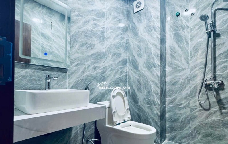 Bán nhà trung tâm Thạch Bàn, Long Biên 30m2 x5 tầng xây mới nhỉnh 6 t.ỷ