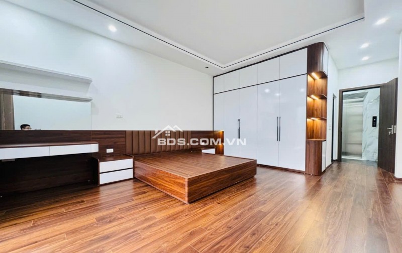  BÁN NHÀ TRUNG TÂM THẠCH BÀN – 55m², 7 TẦNG, THANG MÁY, Ô TÔ ĐỖ CỬA 