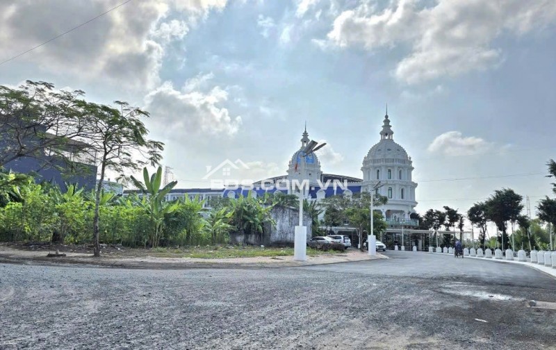  **BÁN ĐẤT MẶT TIỀN ĐT826 – NGAY CHỢ RẠCH KIẾN | GIÁ CHỈ 2,8 TỶ** 