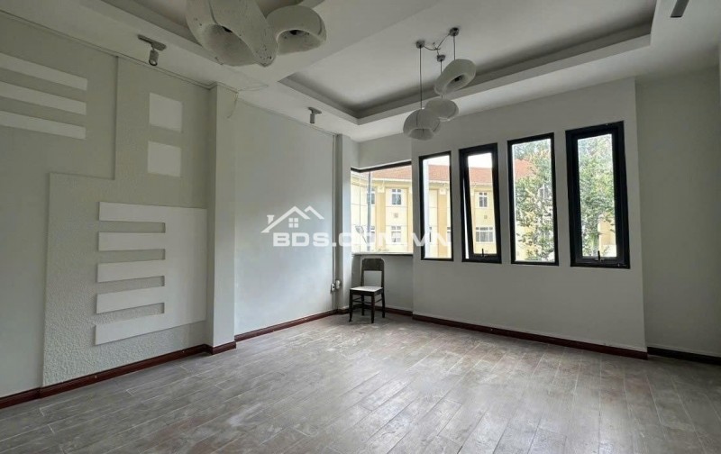 Cho thuê nhà mặt tiền 8 phòng Phạm Ngọc Thạch phường 6 Đà Lạt