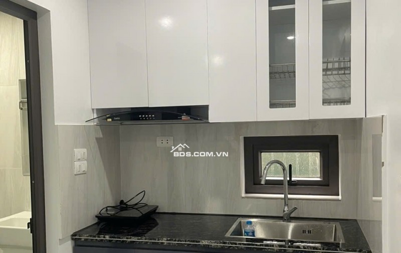 PHÒNG XUÂN ĐỈNH 30M2 THANG MÁY ĐỦ ĐỒ AN TOÀN PCCC Ô TÔ ĐỖ CỬA GIÁ 5TR/TH