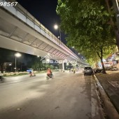 Bán nhà Mặt phố Trường Chinh, Đống Đa: 35m2, MT 8.5m, Kinh doanh sầm uất, Giá 21 tỷ.