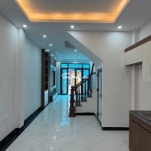 Chính chủ  bán căn nhà - ngọc hồi - 35m - 5 tầng - ô tô đỗ cửa