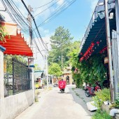 Nhà SHR 1 sẹc Song Hành ngang lớn hiếm kinh doanh đỉnh.
Vị trí: Trung tâm Thị Trấn Hóc Môn.
1 Sẹc cách đường Song Hành chỉ 15m.
Đường trước nhà 5m