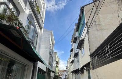 Trần Anh Tông , Phường Lâm Viên - Đà Lạt nhà 1 trệt 2 lầu 3 phòng ngủ 3 nhà vệ sinh 1 phòng thờ 1 bếp ăn