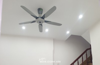 BÁN NHÀ ĐẸP 1.8 TỶ 3 TẦNG 28M2 ( ĐÔNG NAM ) GẦN NGAY CẦU ĐÒ QUAN