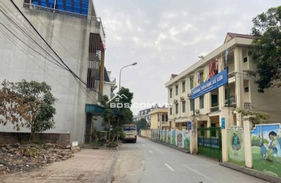 LÔ ĐẤT CỰC HIẾM GẦN TÂN XÃ ĐỐI DIỆN TRƯỜNG HỌC CHUNG TƯỜNG DỰ ÁN ĐẤU GIÁ LÀN 2 QL21