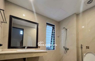 Nhà 5 tầng mới xây tại Phúc Lợi, Long Biên, thiết kế hiện đại, sổ đỏ.