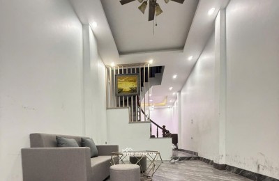 BÁN NHÀ THẠCH BÀN LONG BIÊN 40M2 5 TẦNG GẦN PHỐ GIÁ NHỈNH 8 TỶ