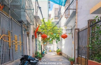 NHÀ ĐƯỜNG NÚI THÀNH – Sát Quảng trường 29/3 – Vào  ở luôn