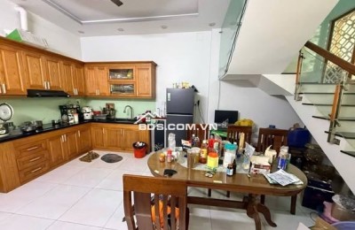 + BÁN NHÀ LÊ VĂN KHƯƠNG QUẬN 12
+ Dt : 4.4m x 15m 63m2
+ Kc : 3 tầng 3pn
+ Giá : 7 Tỷ