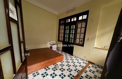 LÔ GÓC- NGÕ OTO THÔNG KINH DOANH- VF3 PHÓNG- VÀI BƯỚC RA PHỐ- SẦM UẤT
