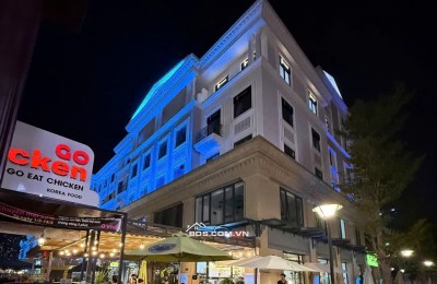 Cho thuê shophouse  2 mặt tiền, nội thất đầy đủ tại Vinhomes Grand Park