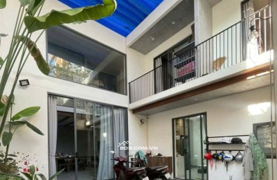 Nhà đẹp trung tâm Lê Duẩn ngang 10m cực hiếm, giá tốt