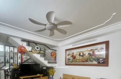 Gốc dân đình đông 54m2 x 2 tầng  Gia : 2,850tr có thỏa thuận  Bìa đỏ chính chủ  Công năng : 2 ngủ , 3wc , sân phơi , p thờ , bếp , p khách , sân phơi