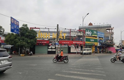 Cho thuê nhà số 2 võ nguyên giáp, diện tích mặt bằng ~ 85m2. Ngang rộng 16m. Có tầng lửng làm phòng ngủ. Giá chào 30tr/tháng