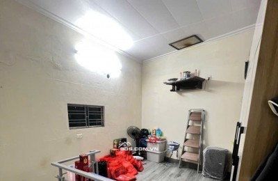  BAN  NHÀ 1,5 TẦNG – ngõ 170 Thiên Lôi    Vị trí cực nông, vài nhà ra mặt đường.   Ô tô 7 chỗ đỗ cách nhà  40m , ngõ 1 ngoặt   Diện tích: 43m2  Hướng: Đông   Sổ đỏ chính chủ, xây tường 20 chắc chắn   Công năng: PK, bếp, 2PN, phòng thờ, WC  Ngõ thoáng, riê