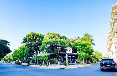 Cho Thuê Nhà GÓC 2MT: 135 Nguyễn Cao + Mỹ Tú 2 - Quận 7 - 20x20m, 3 tầng