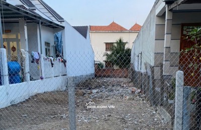 Tân Đức Đông , Vạn Lương , Vạn Ninh ,hướng Tây Nam