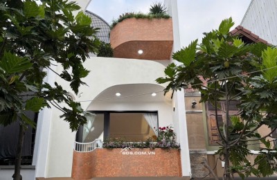  Nhà MT 3 tầng mới đẹp ,phường THANH KHÊ – Cách biển Nguyễn Tất Thành 300m