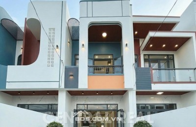 Cần bán nhanh căn nhà còn lại ngay sát chợ Thạnh Phú