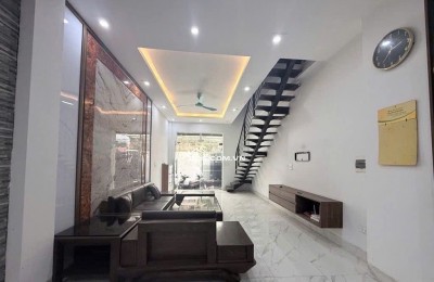 bán hộ nhà cho ông anh họ ngõ 987 Ngô Gia Tự - Thanh Am DT 79m2  Mt4,2m 5tầng lh em phi 0968837286