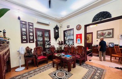 CÓ 102 KHU VỰC CẦU GIẤY NHÀ DÂN XÂY NỘI THẤT GỖ QUÝ SIÊU HIẾM