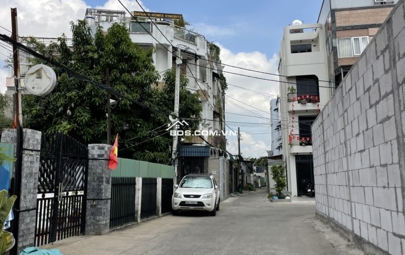 Bán nhà hẻm Phạm Văn Đồng, Thủ Đức, TP HCM. DT 74m2, 4 tầng. Giá 8.8 tỷ.