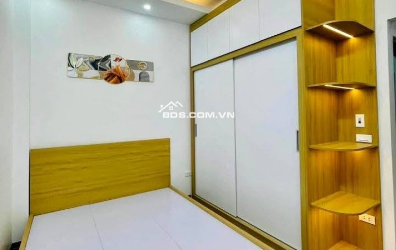 Bán Nhà Giải Phóng, Hoàng Mai 39m, 5 tầng, mt 10m, giá 6.8 tỷ
