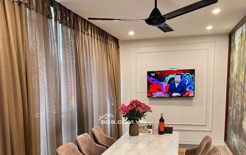 Bán Nhà Gần Phố Phạm Ngọc Thạch, Đống Đa 37/44m, 6 tầng, mt 6.9m, giá 15.6 tỷ.