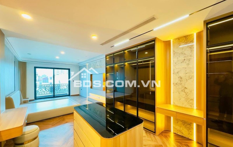 Bán Nhà Mặt Phố Kinh Doanh Nguyễn Văn Cừ, Long Biên 61m, 7 tầng, mt 4m, giá 33.5 tỷ