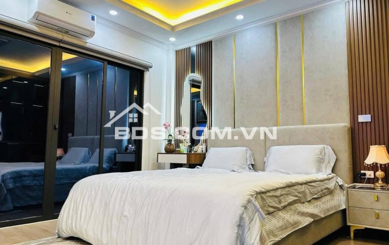 Bán Nhà Gần Phố, Tương Mai, Hoàng Mai 45m, 7 tầng, mt 4.2m, giá 15.9 tỷ.