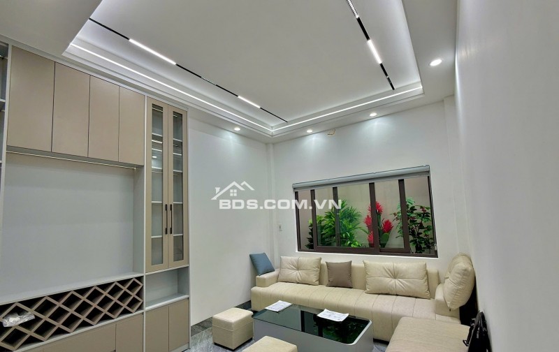 PHÂN LÔ - Ô TÔ ĐỖ CỬA - THANG MÁY - KINH DOANH - Ở NGAY - ĐỐNG ĐA