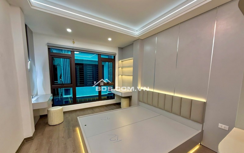 PHÂN LÔ - Ô TÔ ĐỖ CỬA - THANG MÁY - KINH DOANH - Ở NGAY - ĐỐNG ĐA
