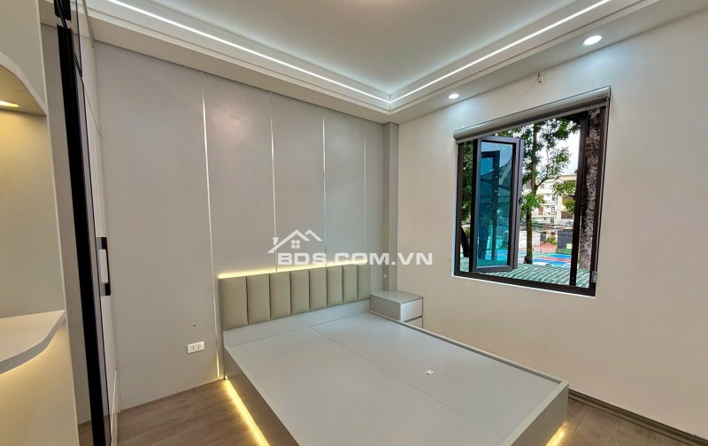 PHÂN LÔ - Ô TÔ ĐỖ CỬA - THANG MÁY - KINH DOANH - Ở NGAY - ĐỐNG ĐA