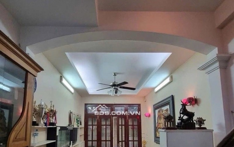 Bán nhà đẹp yên bình đáng sống Nguyễn Chí Thanh, giá 9,75tỷ.