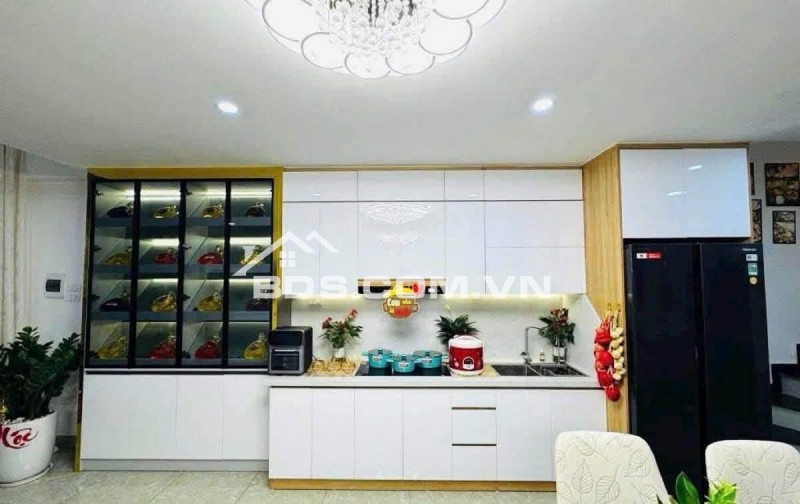 Bán Nhà Ô Đồng Lầm, Đống Đa 35m, 6 tầng, mt 3.6m, giá 11.2 tỷ.