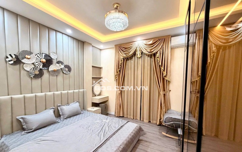 Bán Nhà Thang Máy, Gần Phố, Đường Hoàng Mai 31m, 6 tầng, mt 3.8m, giá 9.55 tỷ.