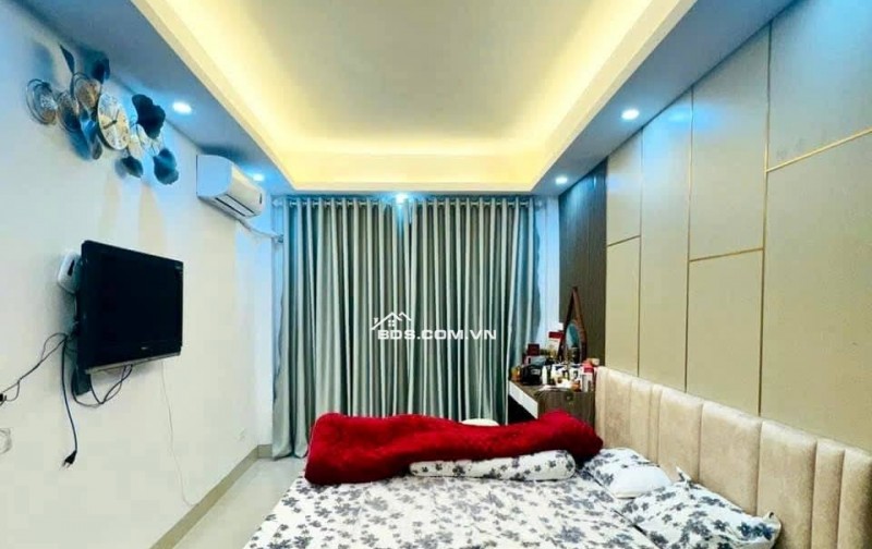 CẦN BÁN GẤP NHÀ - TRUNG TÂM ĐỐNG ĐA - GẦN PHỐ - NHÀ ĐẸP Ở NGAY