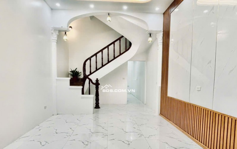 BÁN NHÀ 2.468 TỶ 3 TẦNG 58M2 ( HƯỚNG NAM ) NGÕ ĐẶNG VIỆT CHÂU