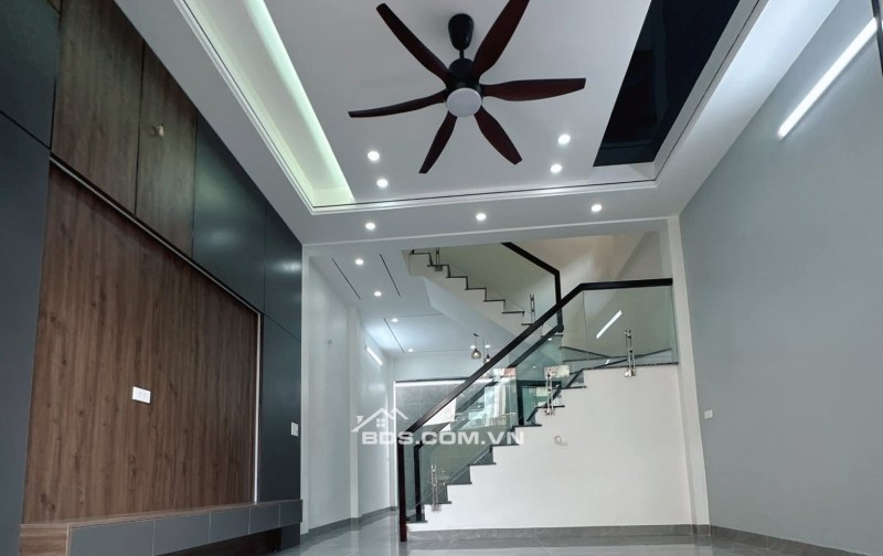 BÁN NHÀ ĐẸP 2.35 TỶ 3 TẦNG 50M2 ( TÂY NAM ) NGÕ RỘNG CÙ CHÍNH LAN