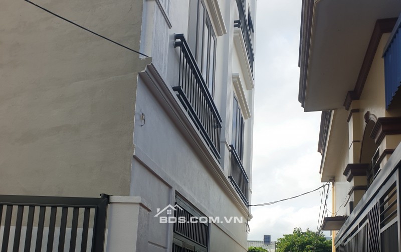 BÁN NHÀ ĐẸP 1.75 TỶ 3 TẦNG 52M2 ( HƯỚNG ĐÔNG ) NGÕ KHU ĐỆ TỨ