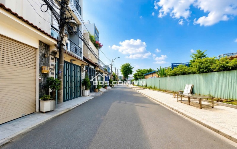 Chỉ 8 tỷ hơn có nhà mặt phố kênh Tham Lương 66m2 4 tầng mới ở và KD sát Emart 2.