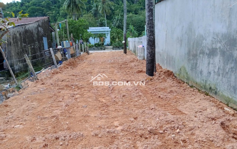 HIẾM CÓ KHÓ TÌM - CẮT LỖ BÁN GẤP LÔ ĐẤT VÀNG 561M2 NGAY CÁP TREO HÒN THƠM- PHÚ QUỐC