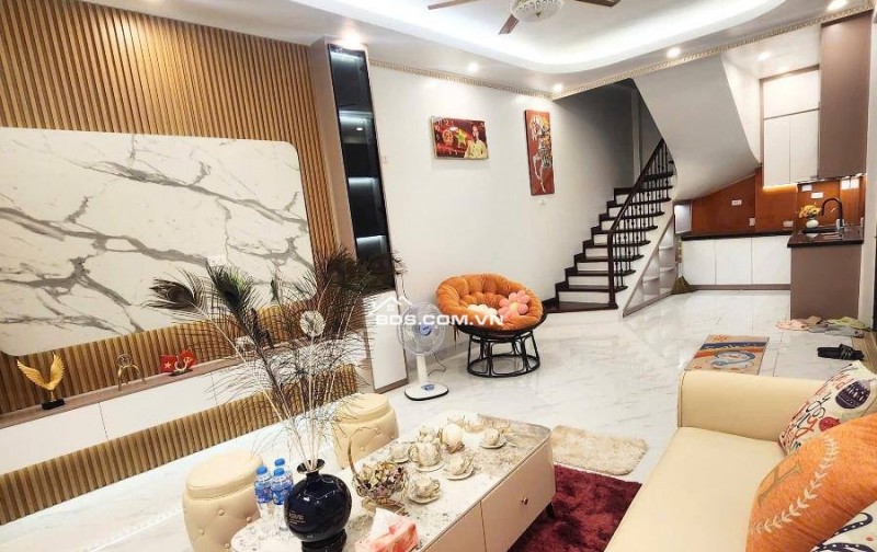 Bán Nhà Gần Phố, Trung Kính, Cầu Giấy 32m, 5 tầng, mt 8m, giá 11.95 tỷ.